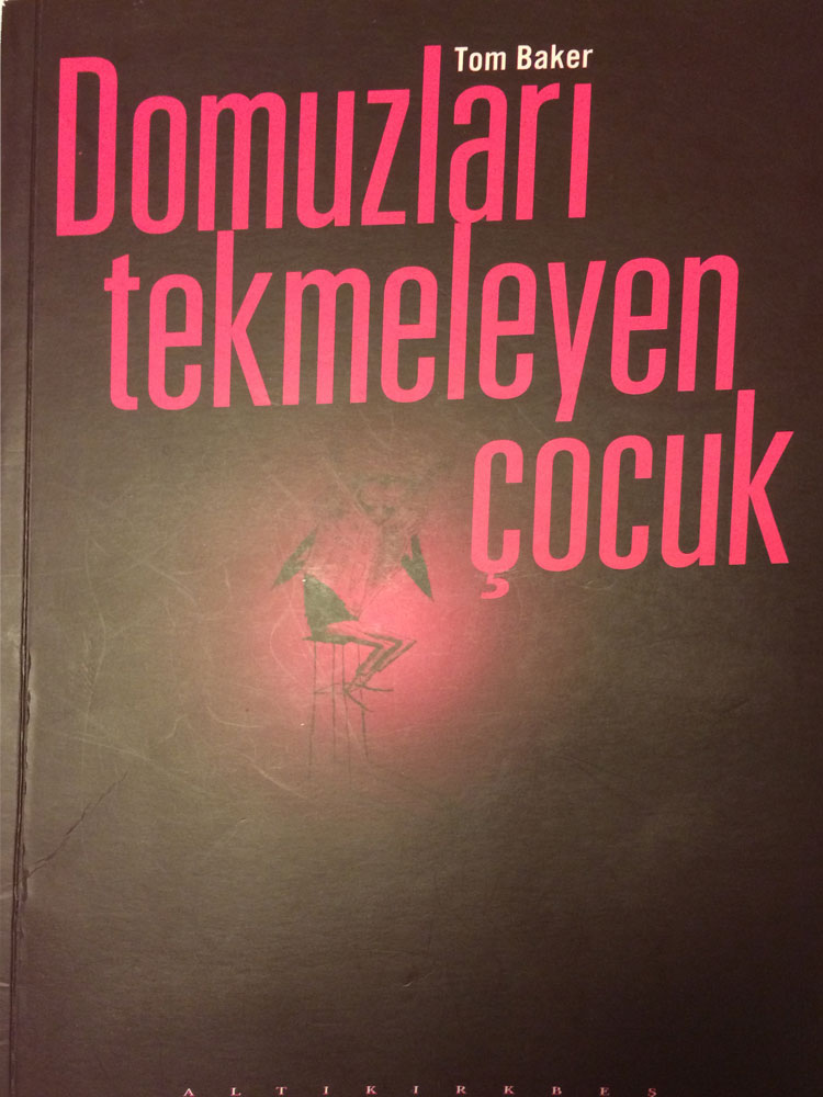 Domuzları Tekmeleyen Çocuk - Tom Baker 